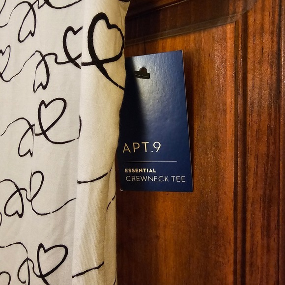 Apt.9 Essential Crewneck Tee Womens Large White Black Heart Print NWT - Picture 2 of 7